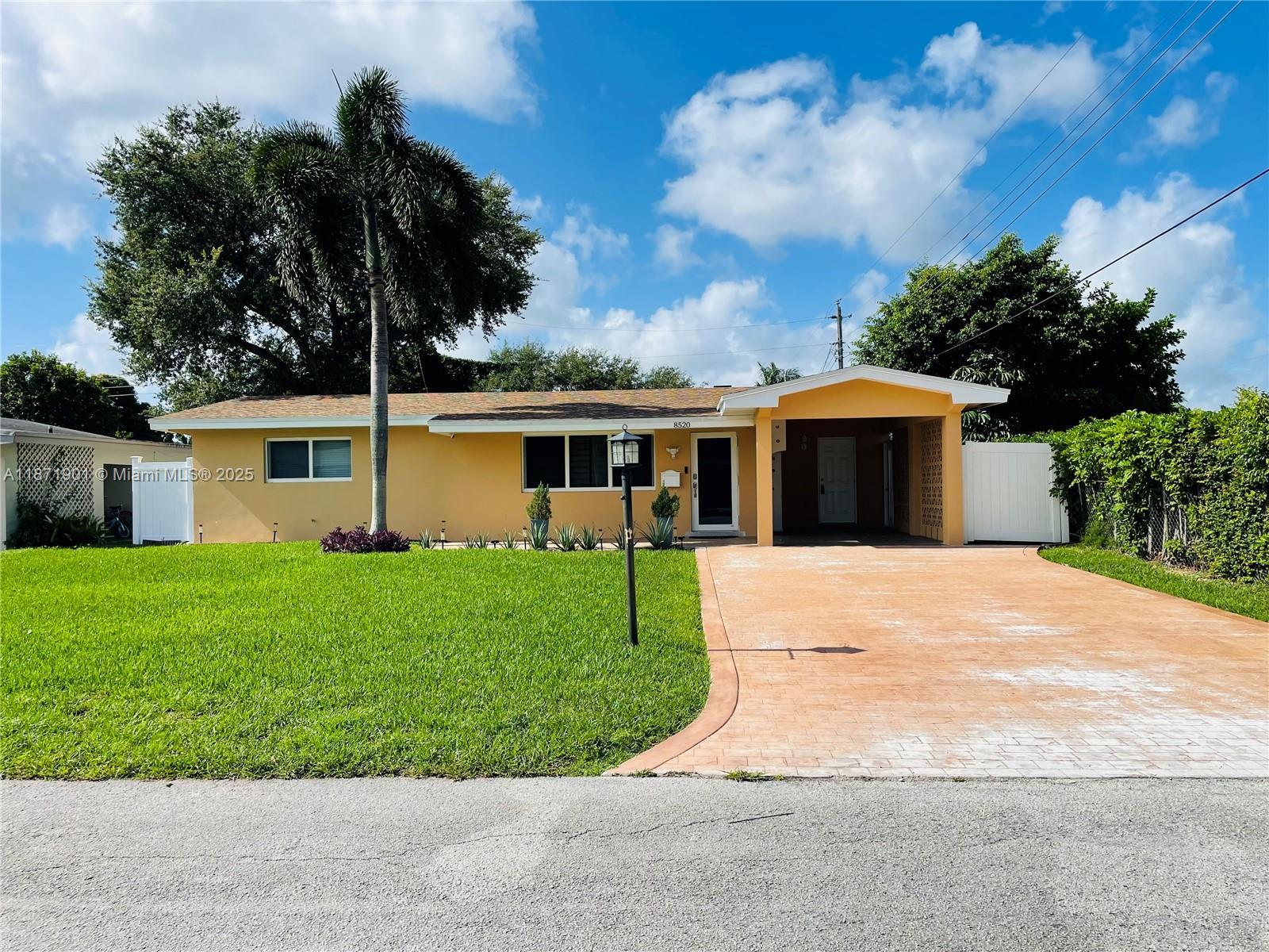 8520 NW 15th St
