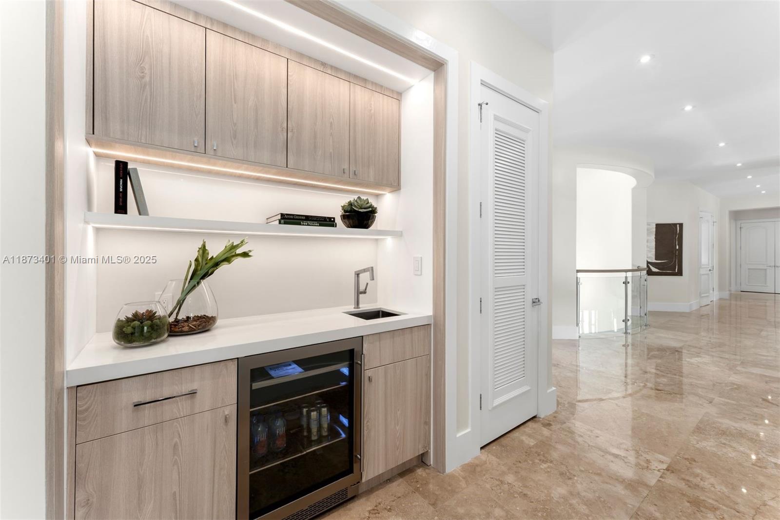 6080 SW 104th St Pinecrest, FL 33156 6080 SW 104th St Pinecrest, FL 33156