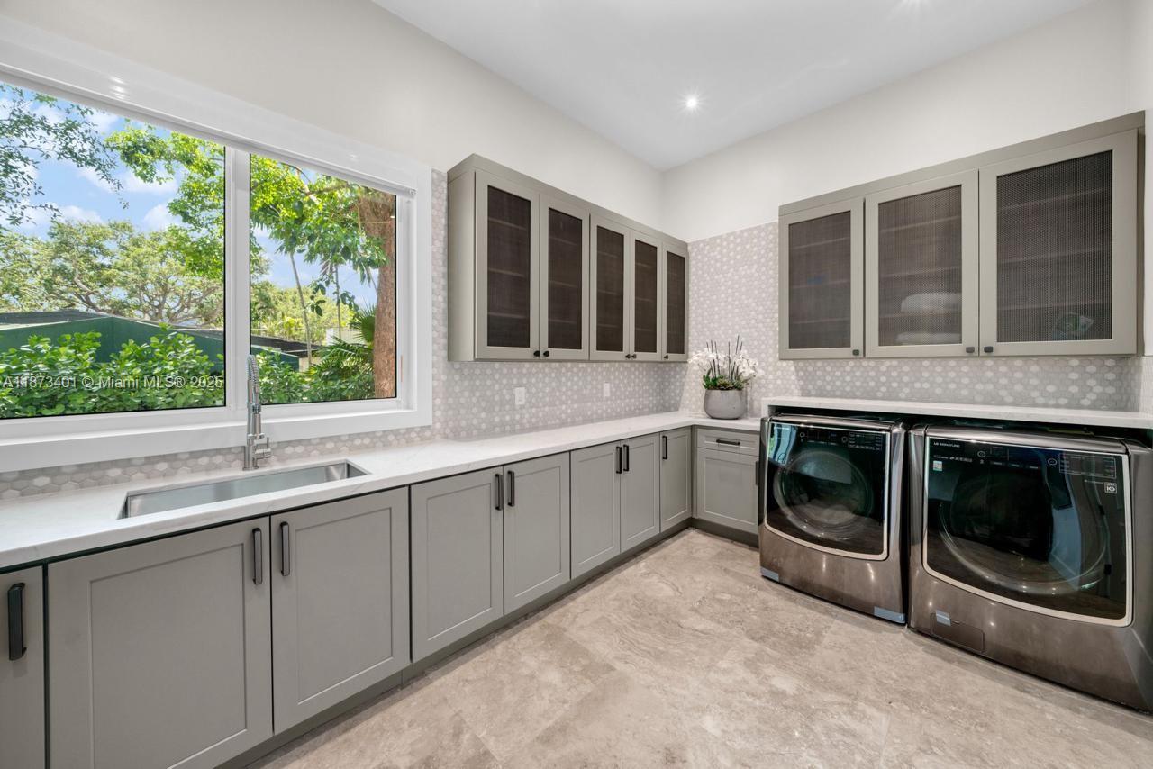 6080 SW 104th St Pinecrest, FL 33156 6080 SW 104th St Pinecrest, FL 33156