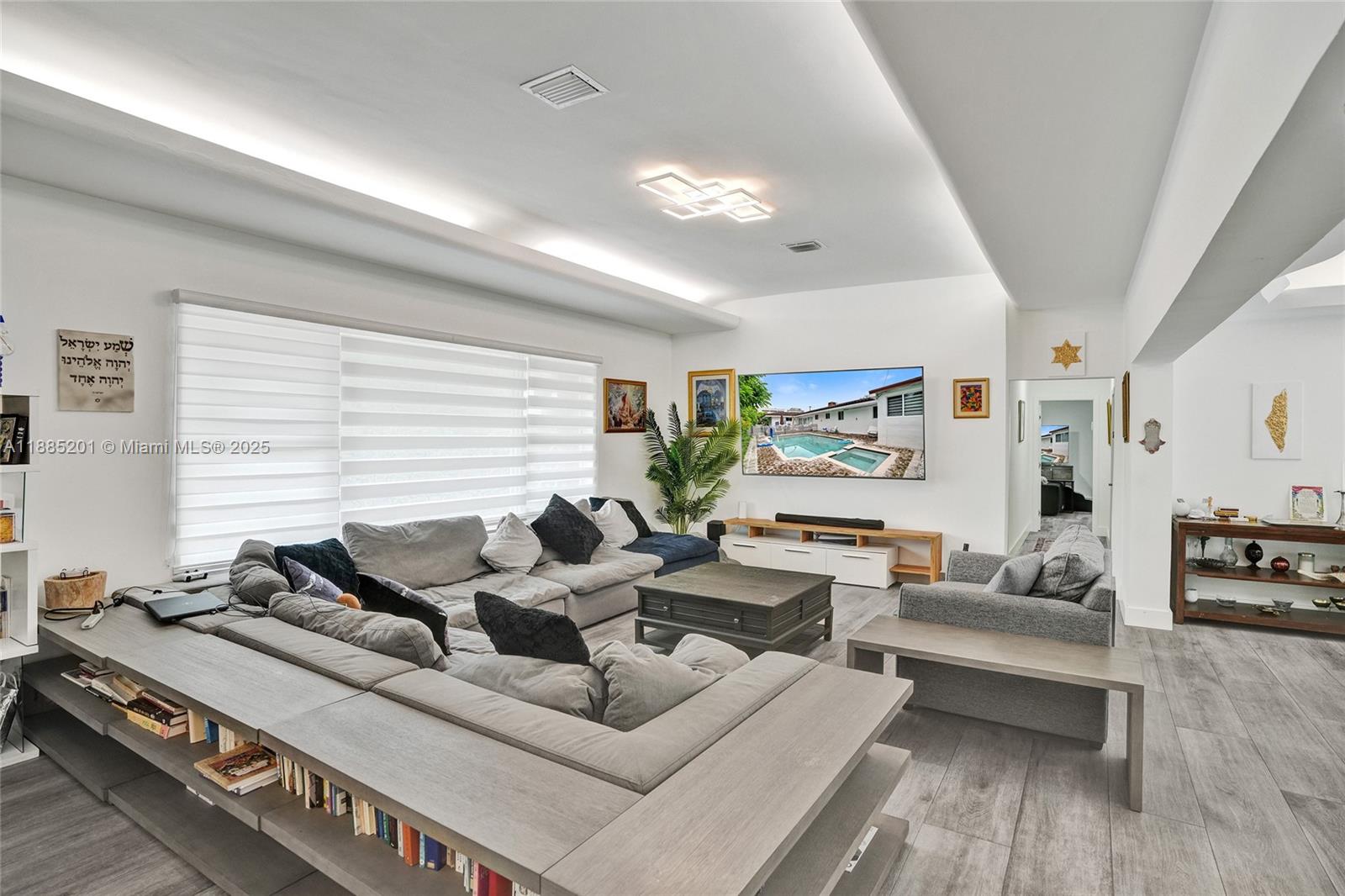 3784 Sheridan Ave Miami Beach, FL 33140 3784 Sheridan Ave Miami Beach, FL 33140