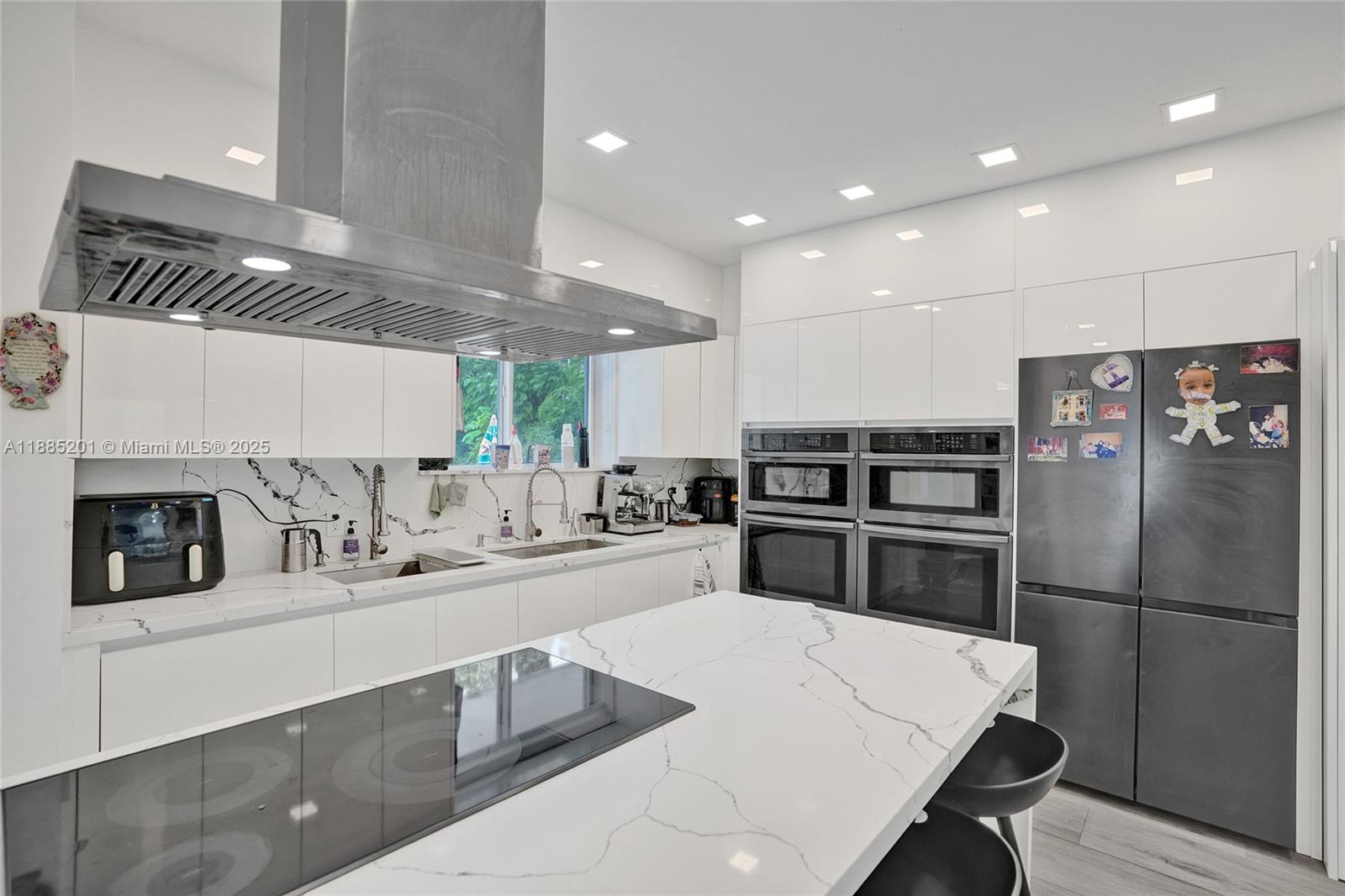 3784 Sheridan Ave Miami Beach, FL 33140 3784 Sheridan Ave Miami Beach, FL 33140