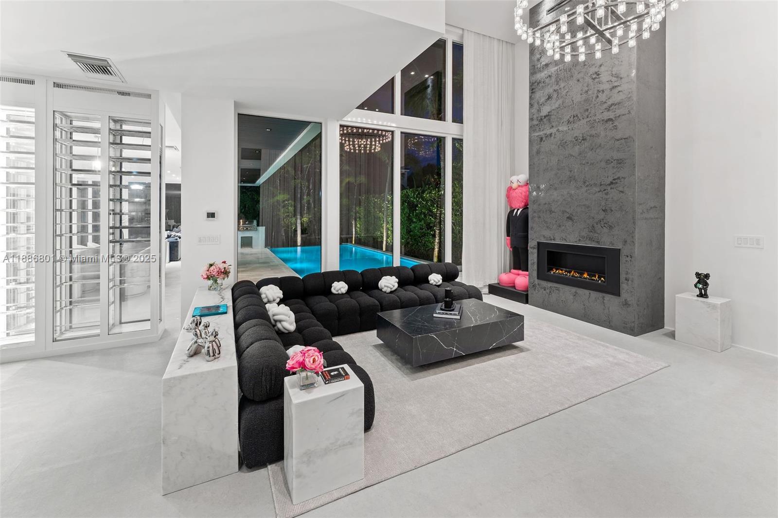 4433 N Bay Rd Miami Beach, FL 33140