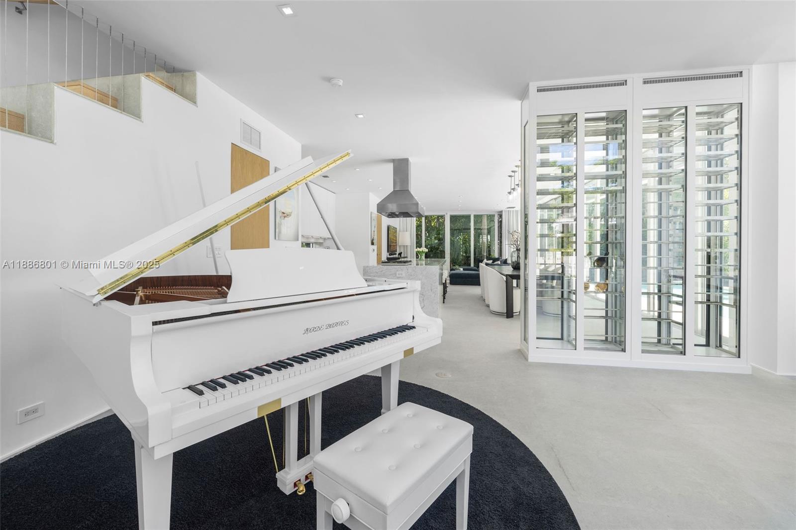 4433 N Bay Rd Miami Beach, FL 33140