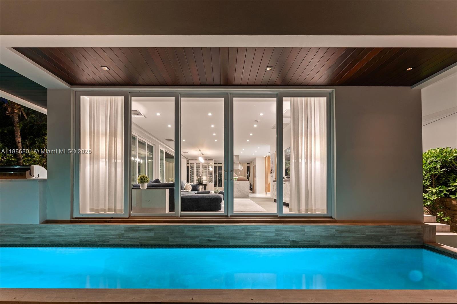 4433 N Bay Rd Miami Beach, FL 33140