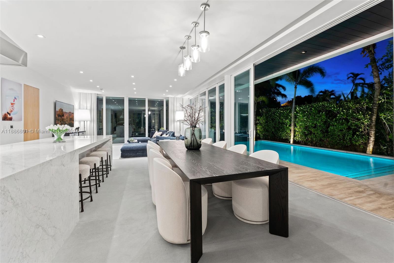 4433 N Bay Rd Miami Beach, FL 33140