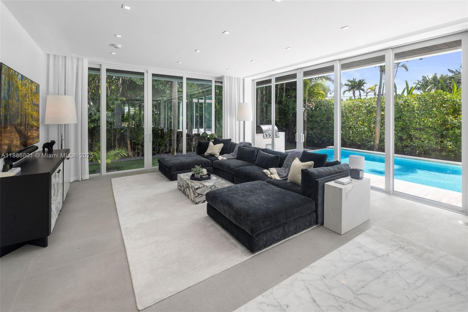 4433 N Bay Rd Miami Beach, FL 33140