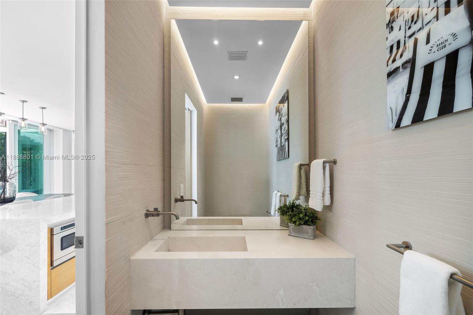 4433 N Bay Rd Miami Beach, FL 33140