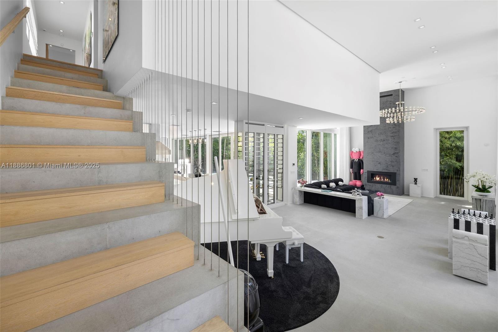 4433 N Bay Rd Miami Beach, FL 33140