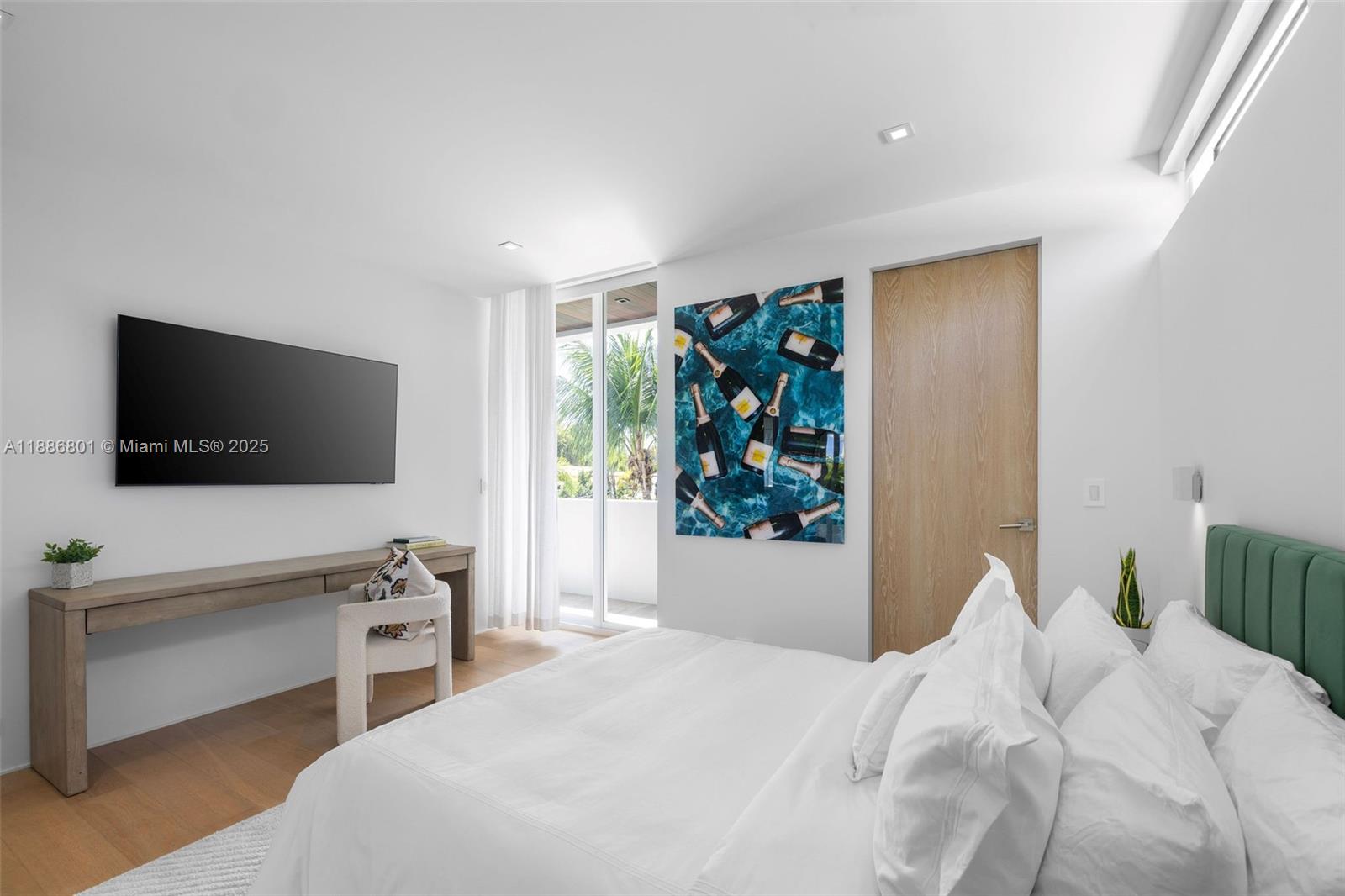 4433 N Bay Rd Miami Beach, FL 33140