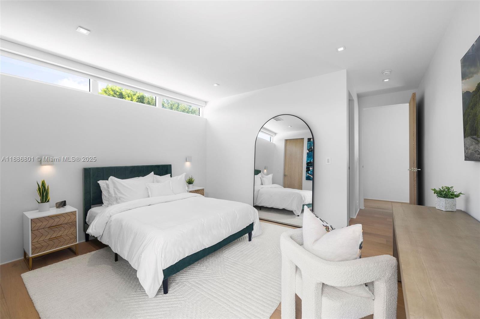 4433 N Bay Rd Miami Beach, FL 33140