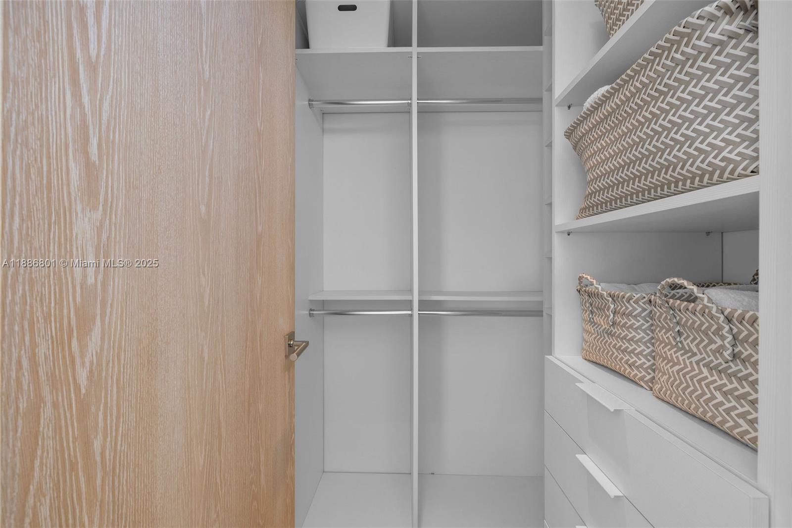 4433 N Bay Rd Miami Beach, FL 33140