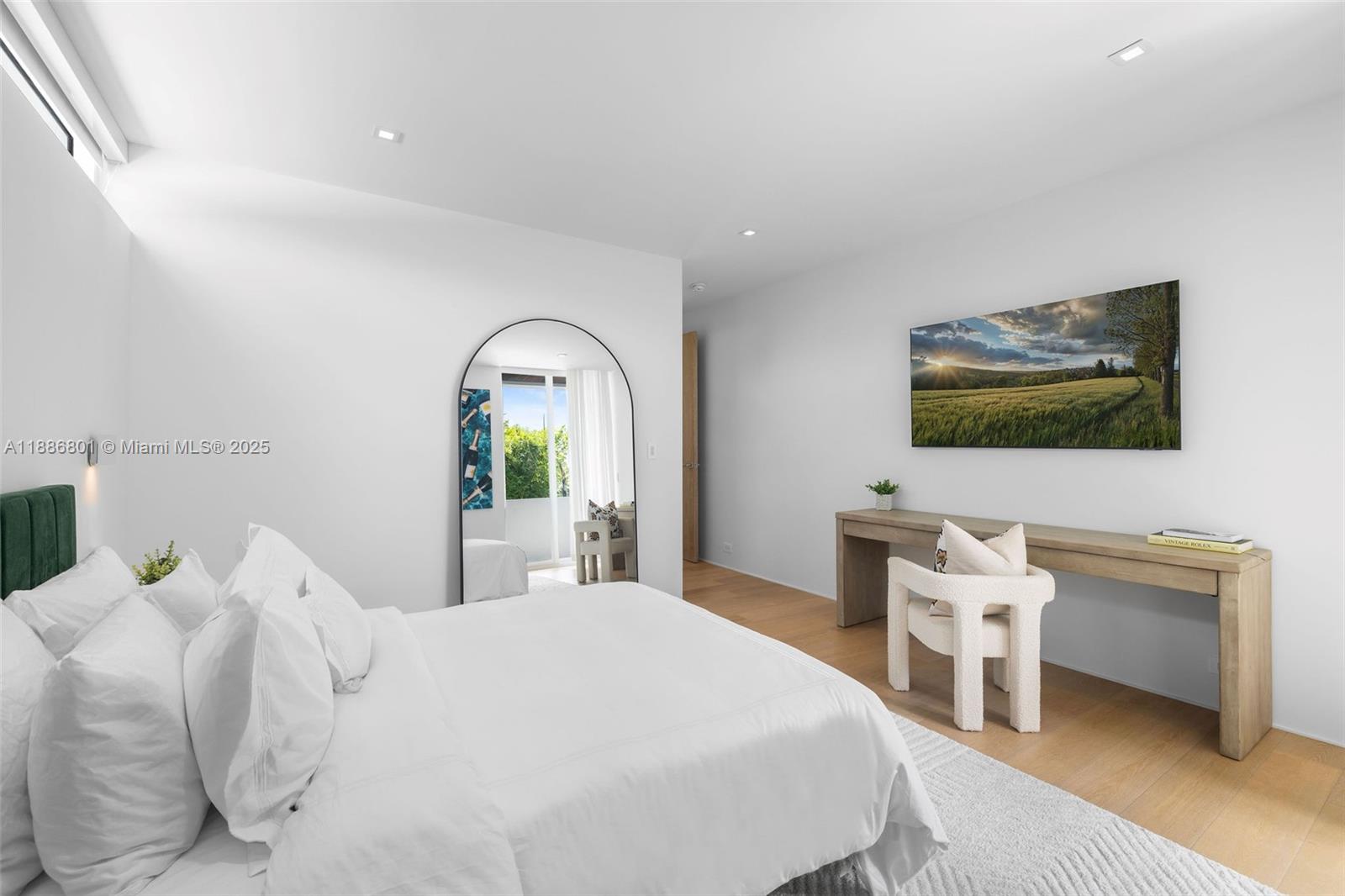 4433 N Bay Rd Miami Beach, FL 33140