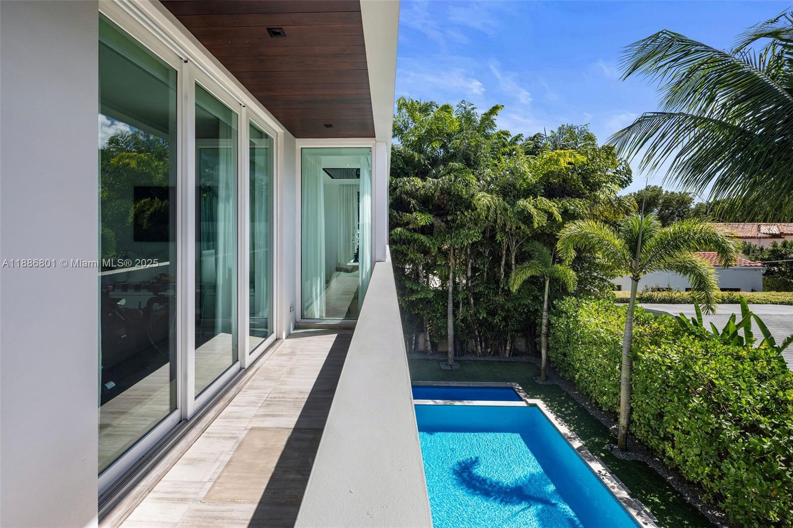 4433 N Bay Rd Miami Beach, FL 33140