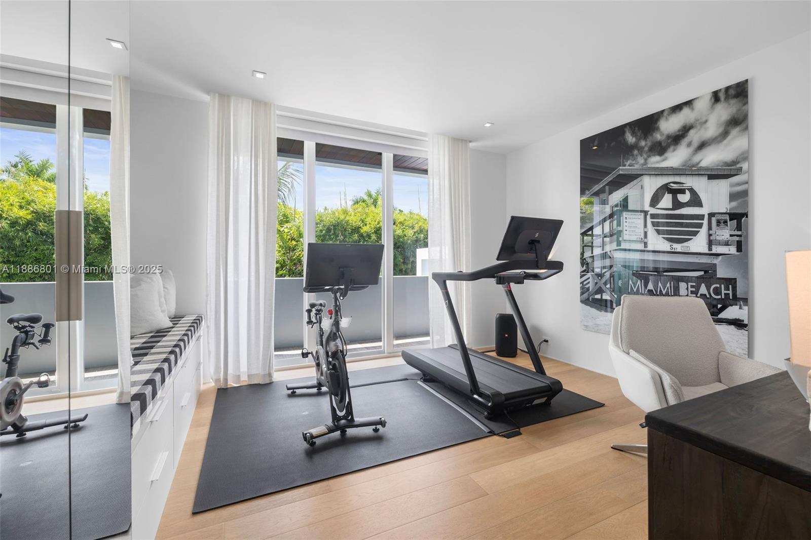 4433 N Bay Rd Miami Beach, FL 33140