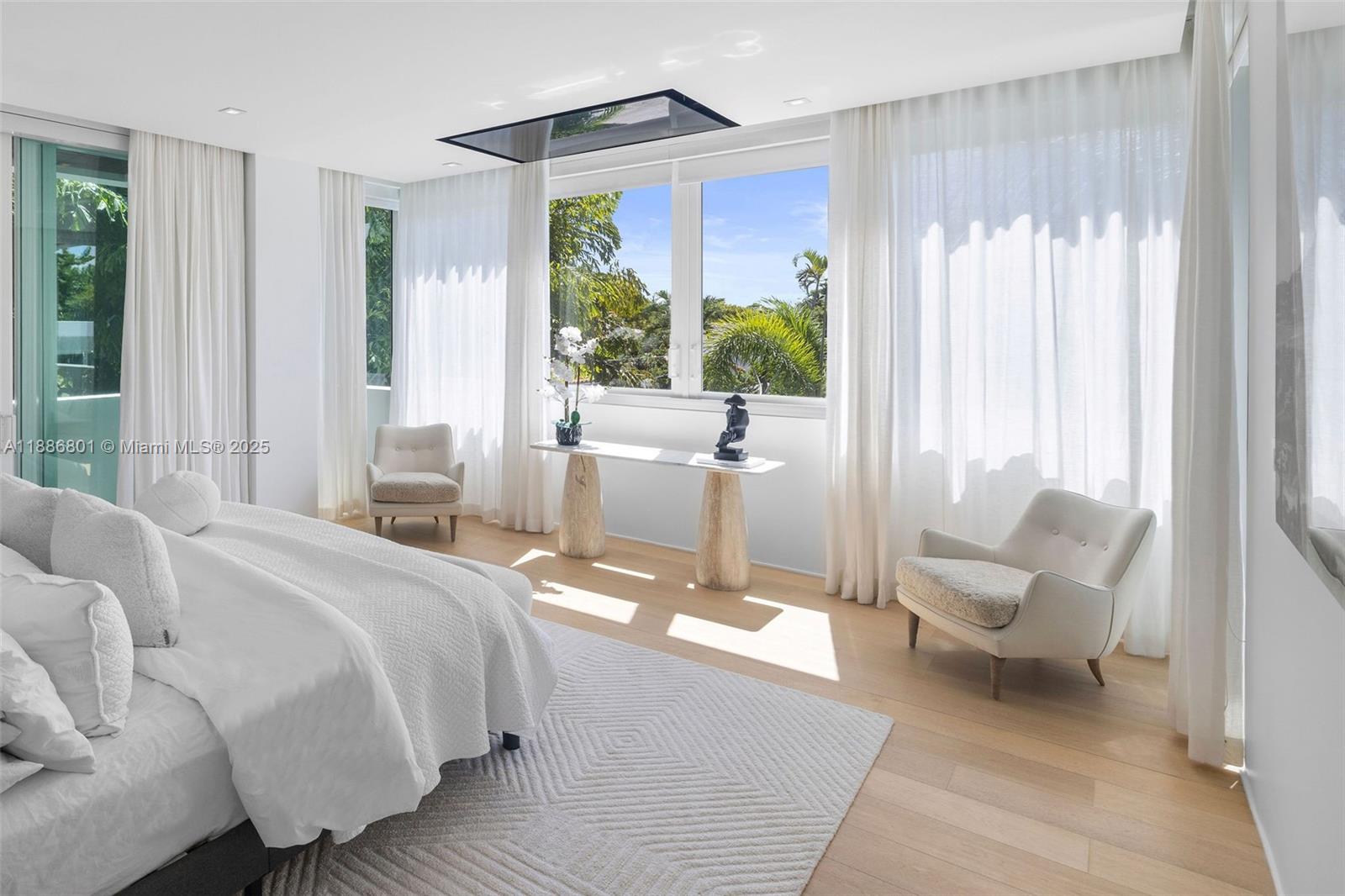 4433 N Bay Rd Miami Beach, FL 33140