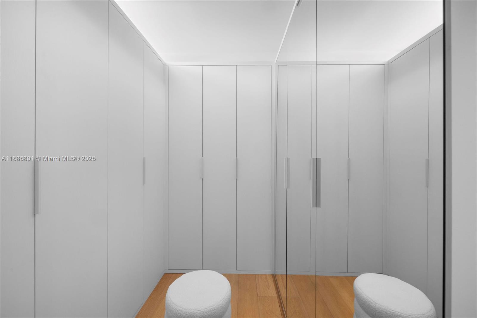 4433 N Bay Rd Miami Beach, FL 33140