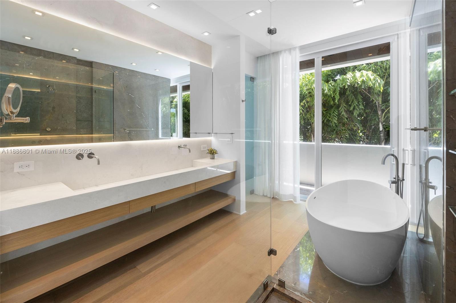 4433 N Bay Rd Miami Beach, FL 33140