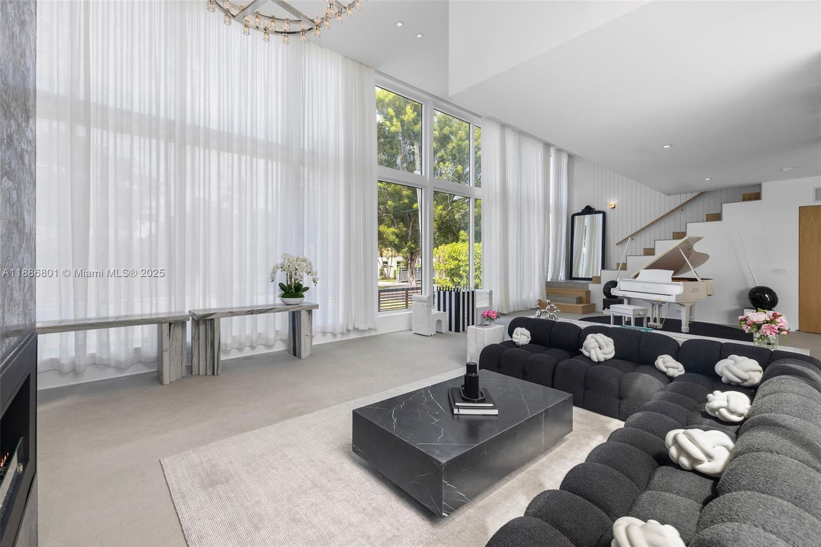 4433 N Bay Rd Miami Beach, FL 33140