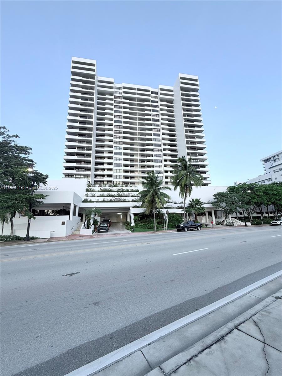 2555 Collins Ave #2112