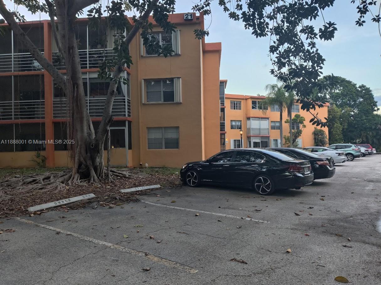 4384 NW 9th Ave #20-2D