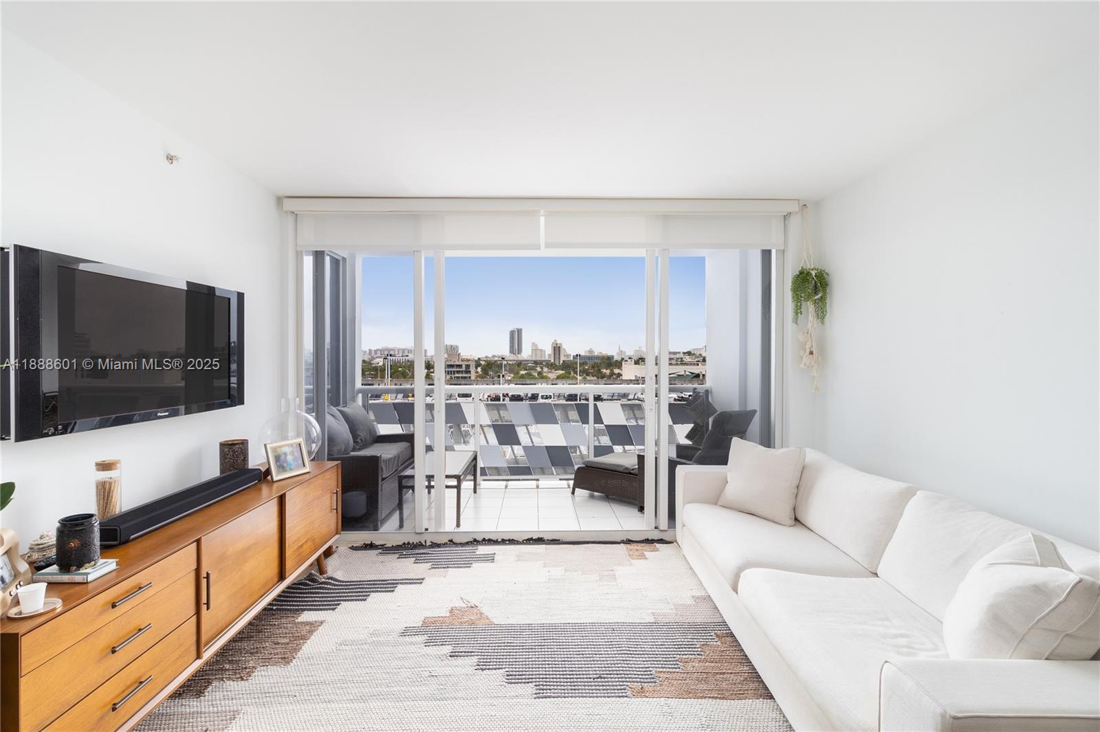1800 Sunset Harbour Dr #809