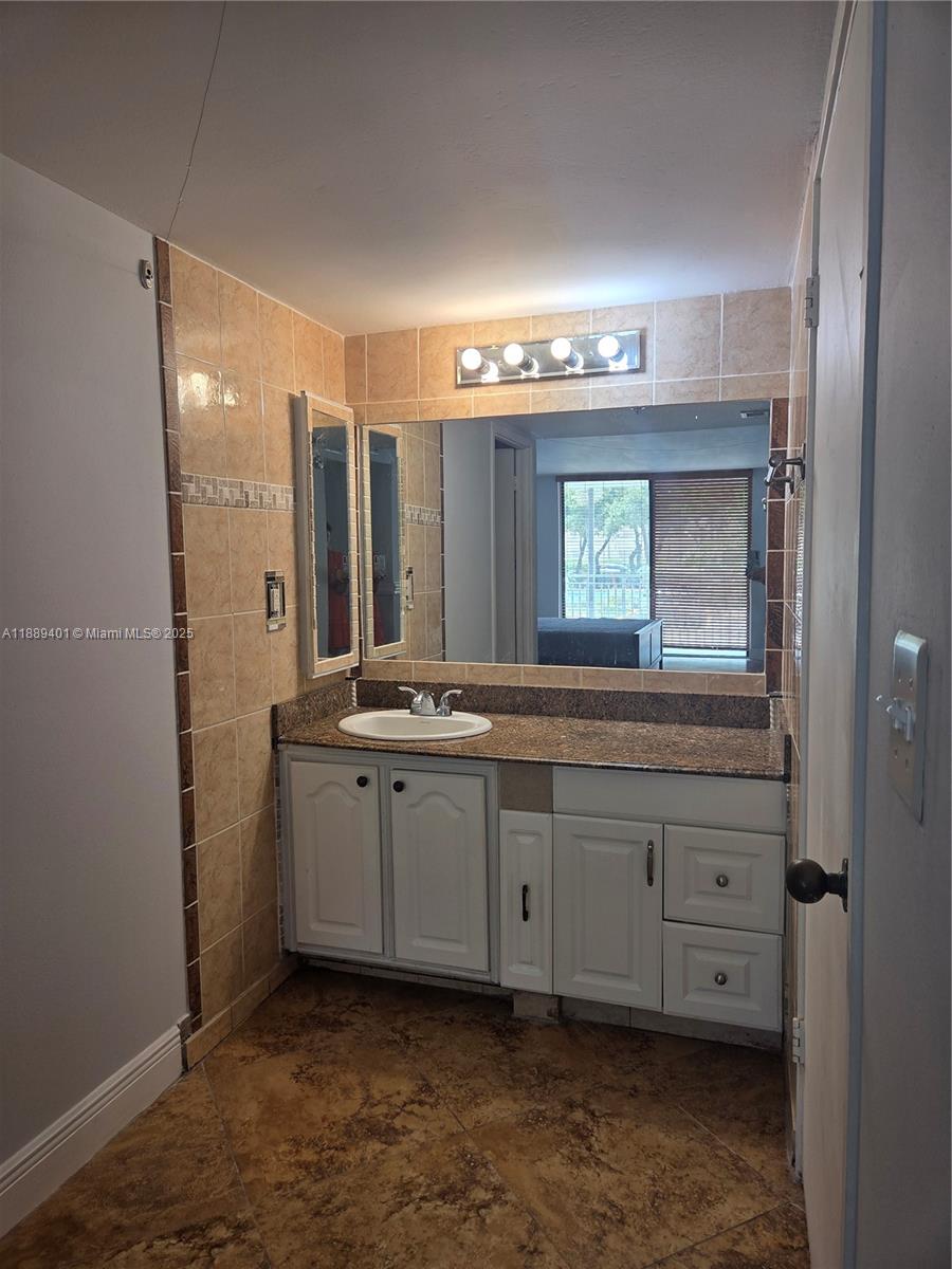 image Winston Towers 60025