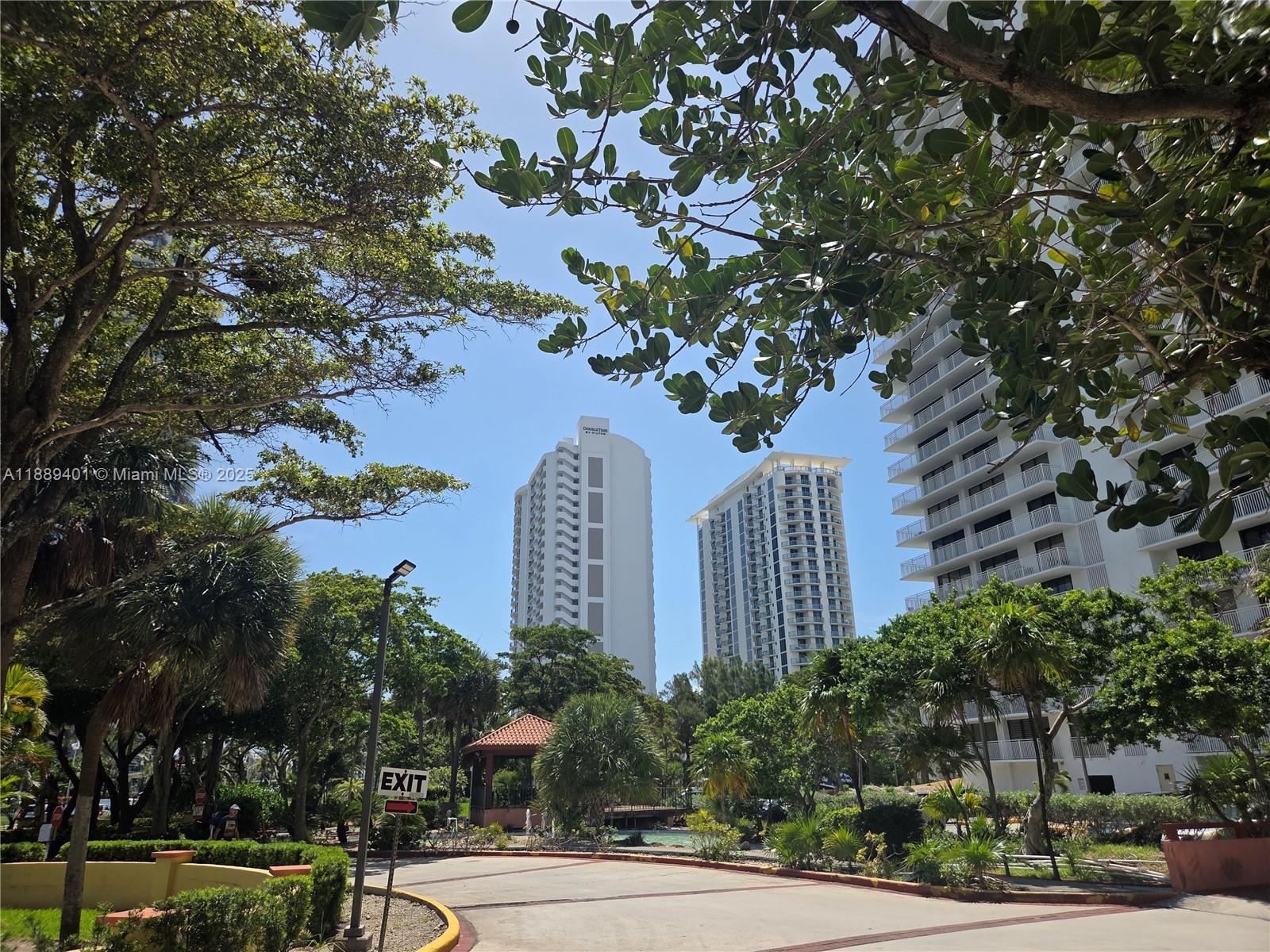 image Winston Towers 60041