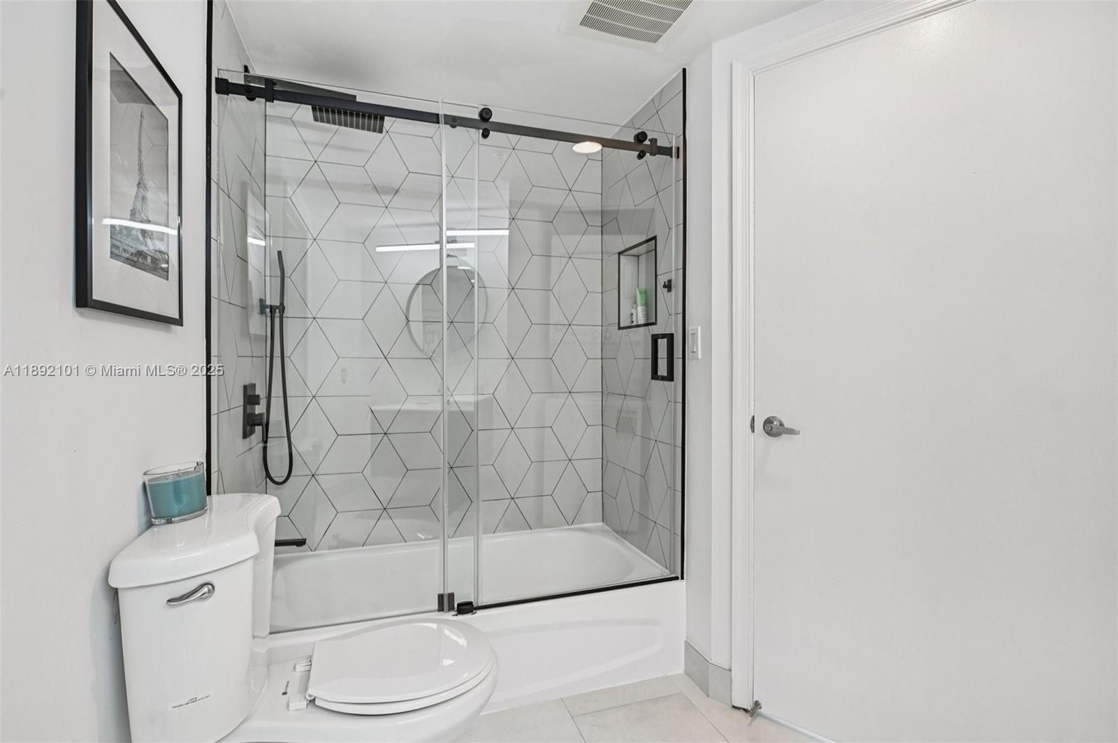 image Opera Tower Condo11