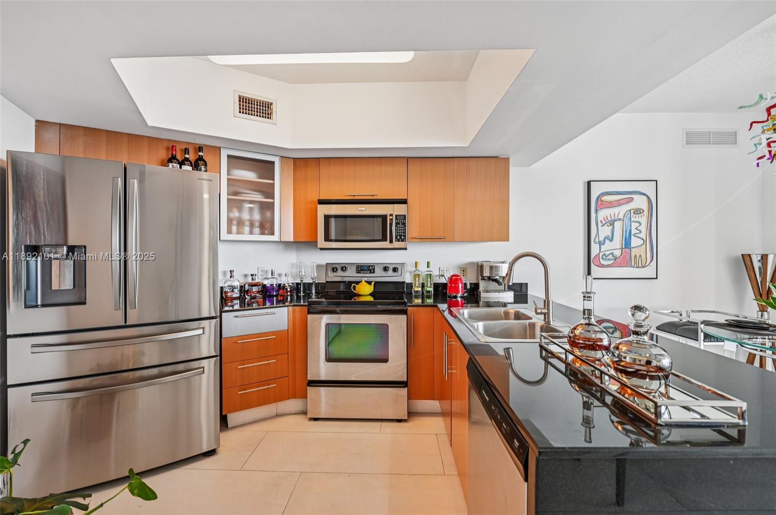 image Opera Tower Condo7