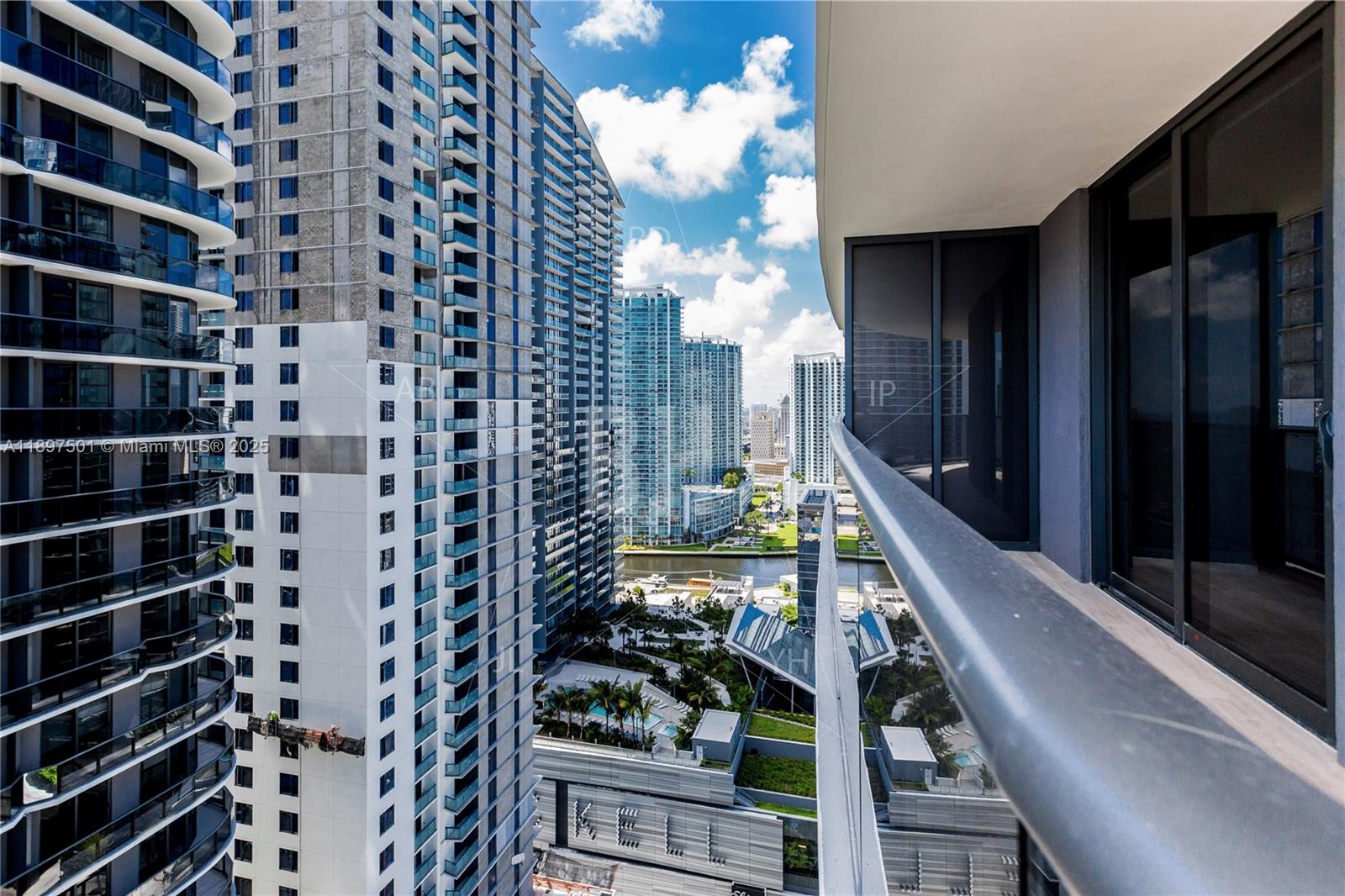 image Brickell Heights West21
