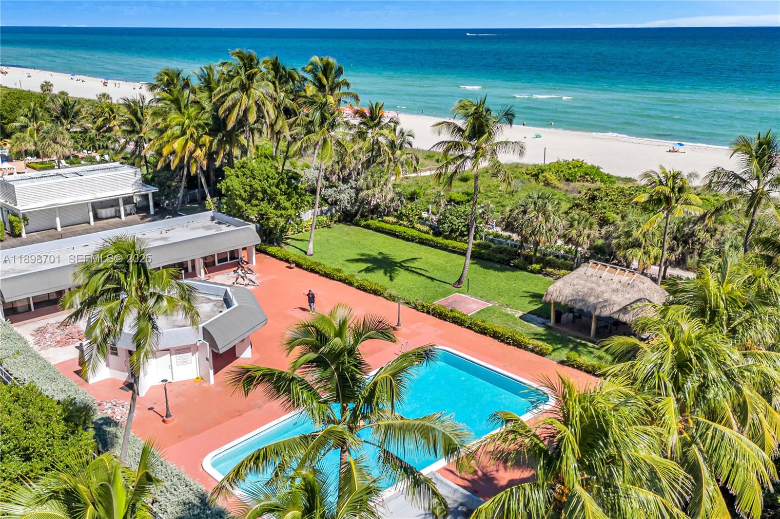 2401 Collins Ave #507