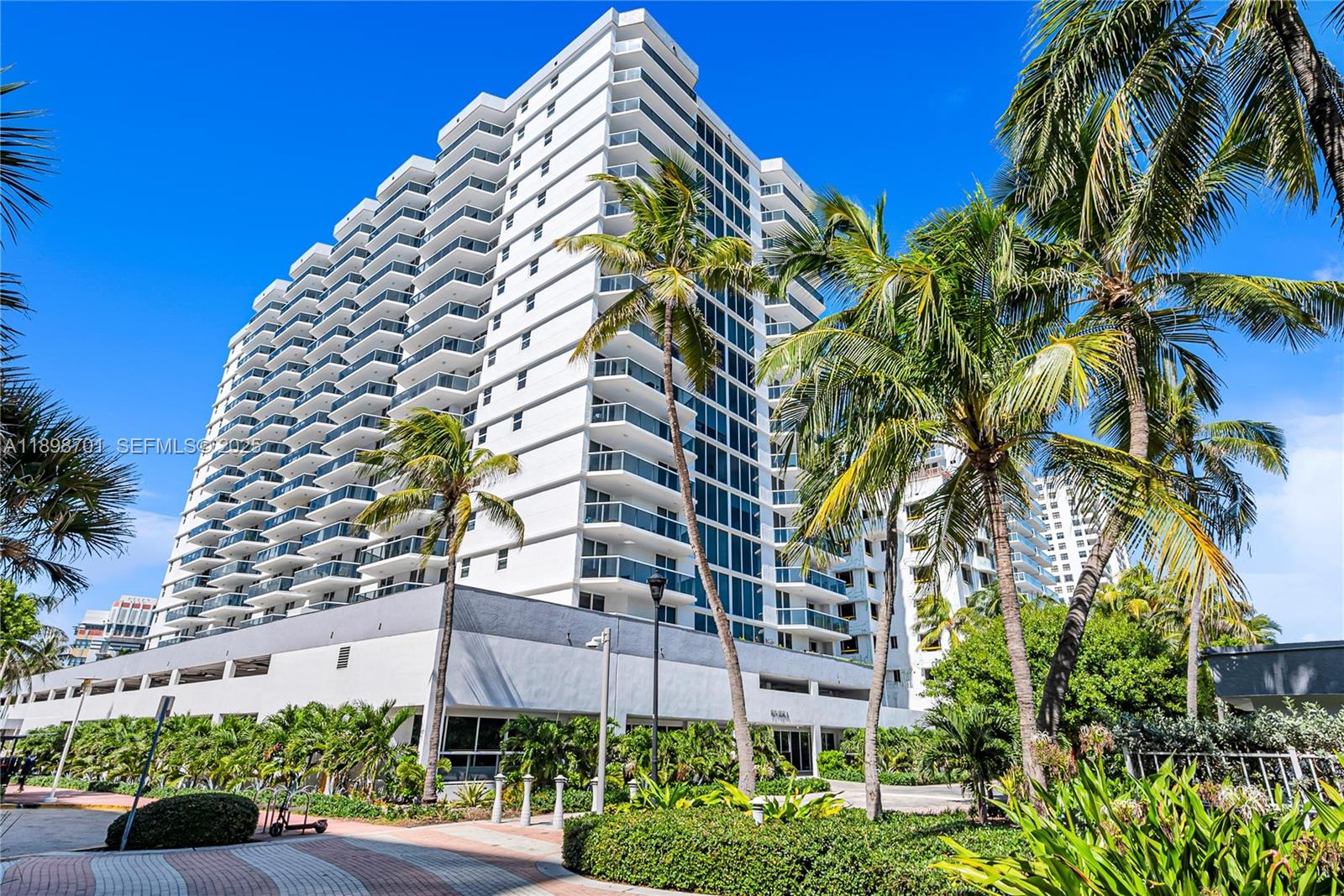 2401 Collins Ave #507 Miami Beach, FL 33140