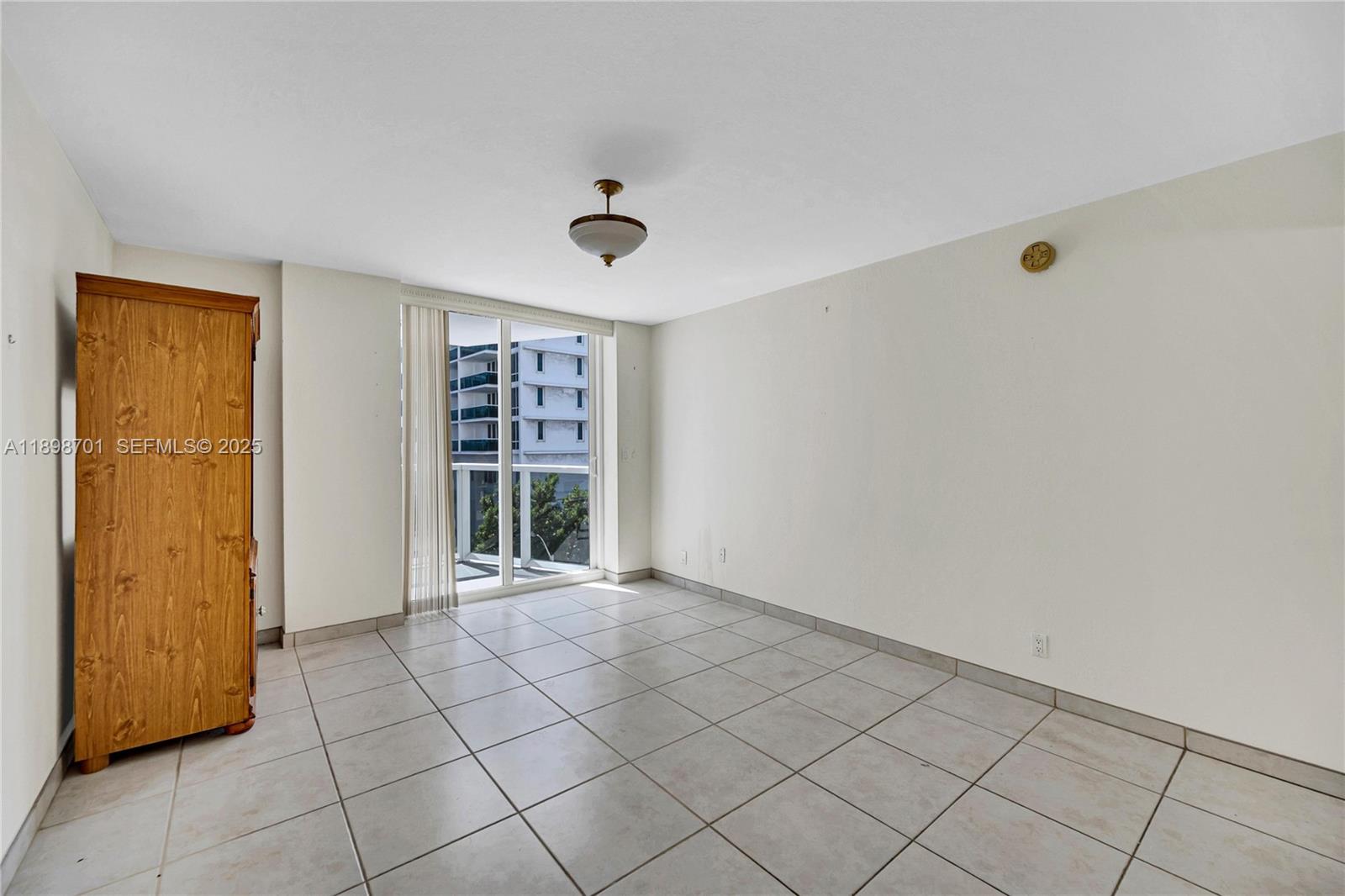 2401 Collins Ave #507 Miami Beach, FL 33140
