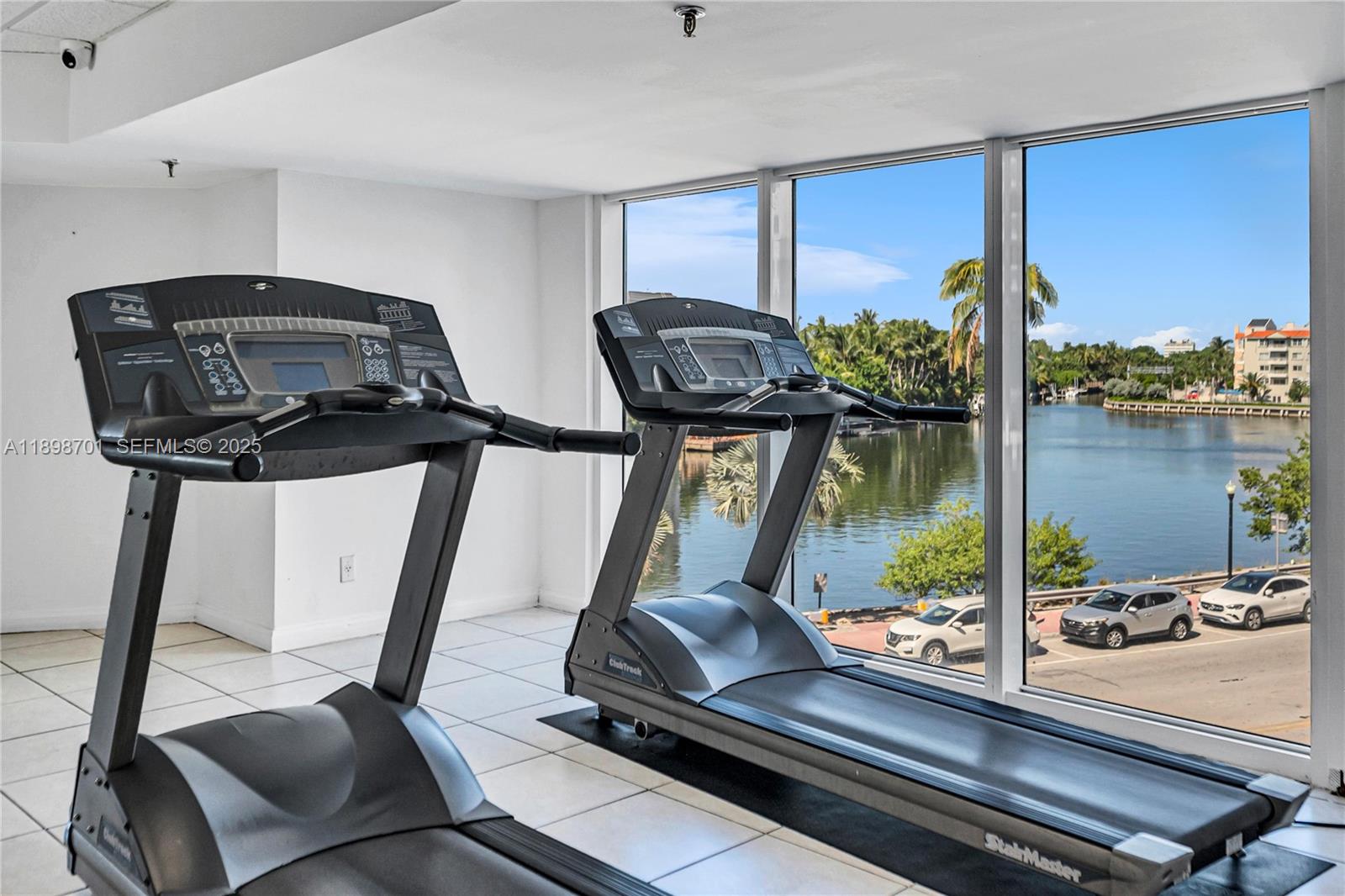 2401 Collins Ave #507 Miami Beach, FL 33140