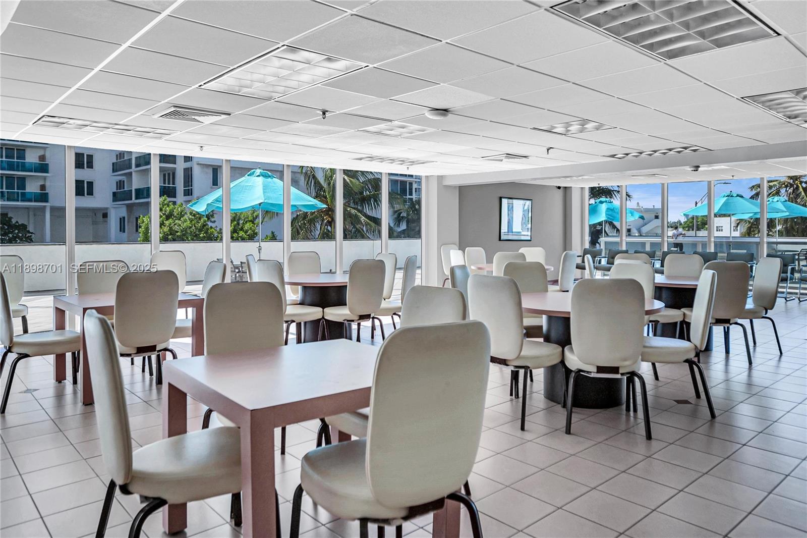 2401 Collins Ave #507 Miami Beach, FL 33140