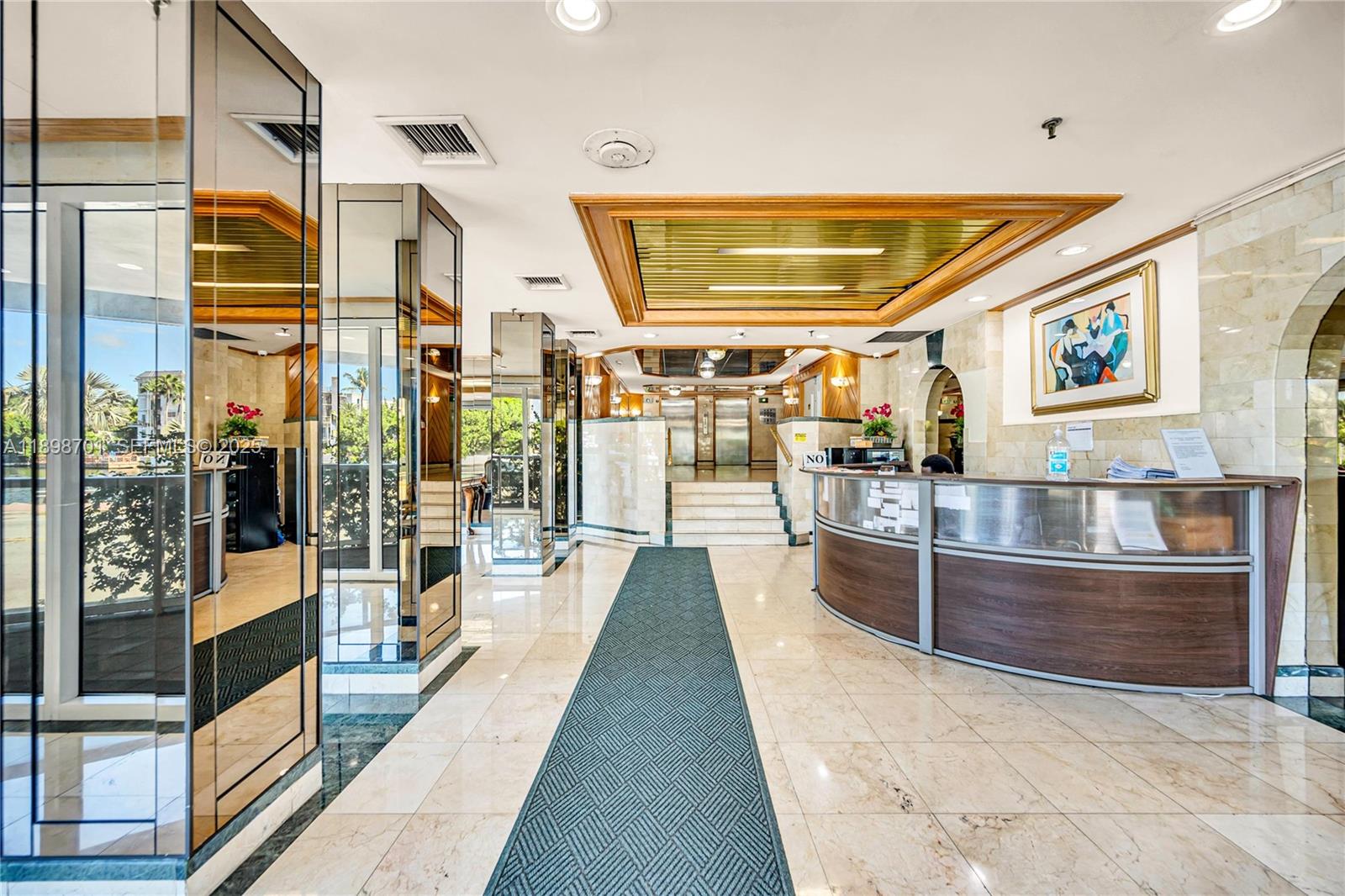 2401 Collins Ave #507 Miami Beach, FL 33140