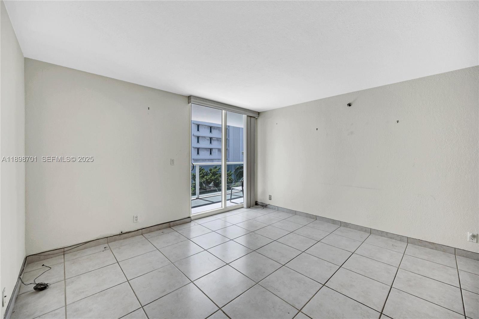 2401 Collins Ave #507 Miami Beach, FL 33140