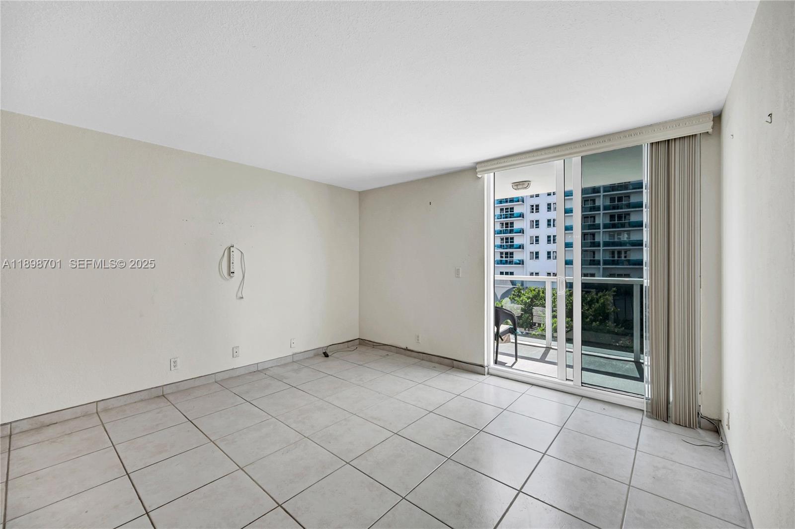 2401 Collins Ave #507 Miami Beach, FL 33140