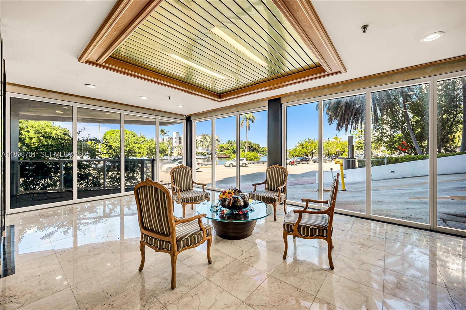 2401 Collins Ave #507 Miami Beach, FL 33140