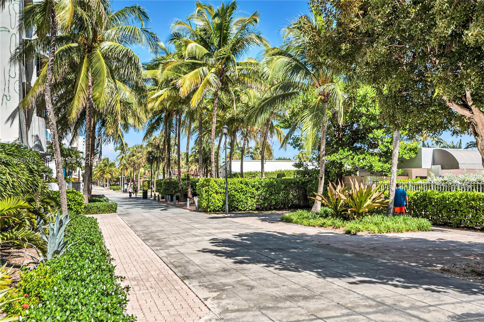 2401 Collins Ave #507 Miami Beach, FL 33140