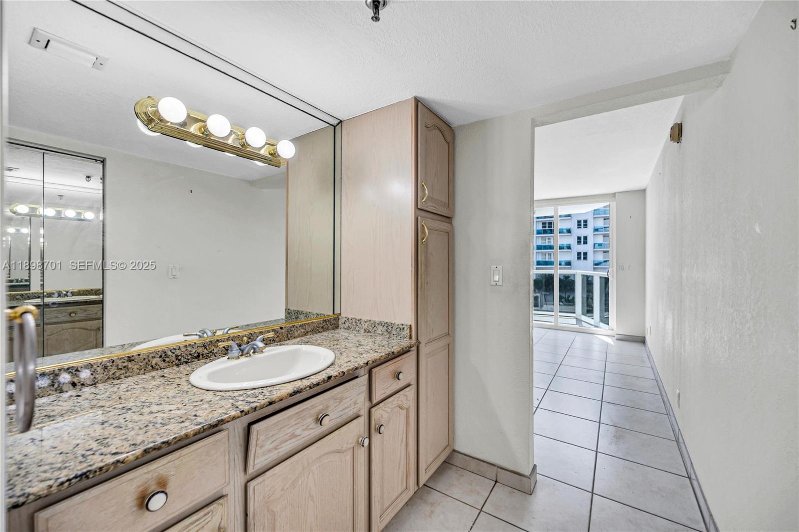 2401 Collins Ave #507 Miami Beach, FL 33140