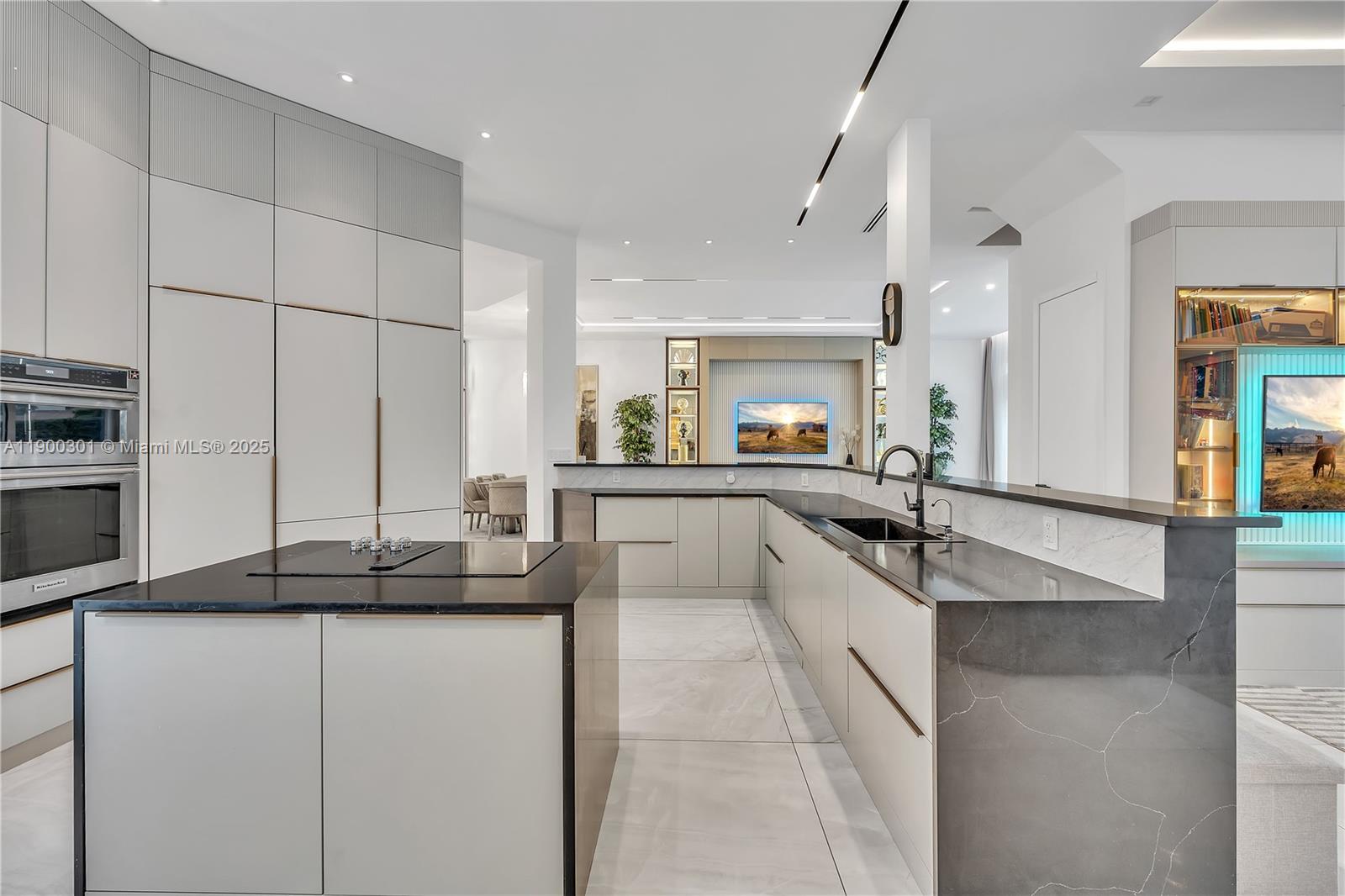 1594 Shoreline Way Hollywood, FL 33019