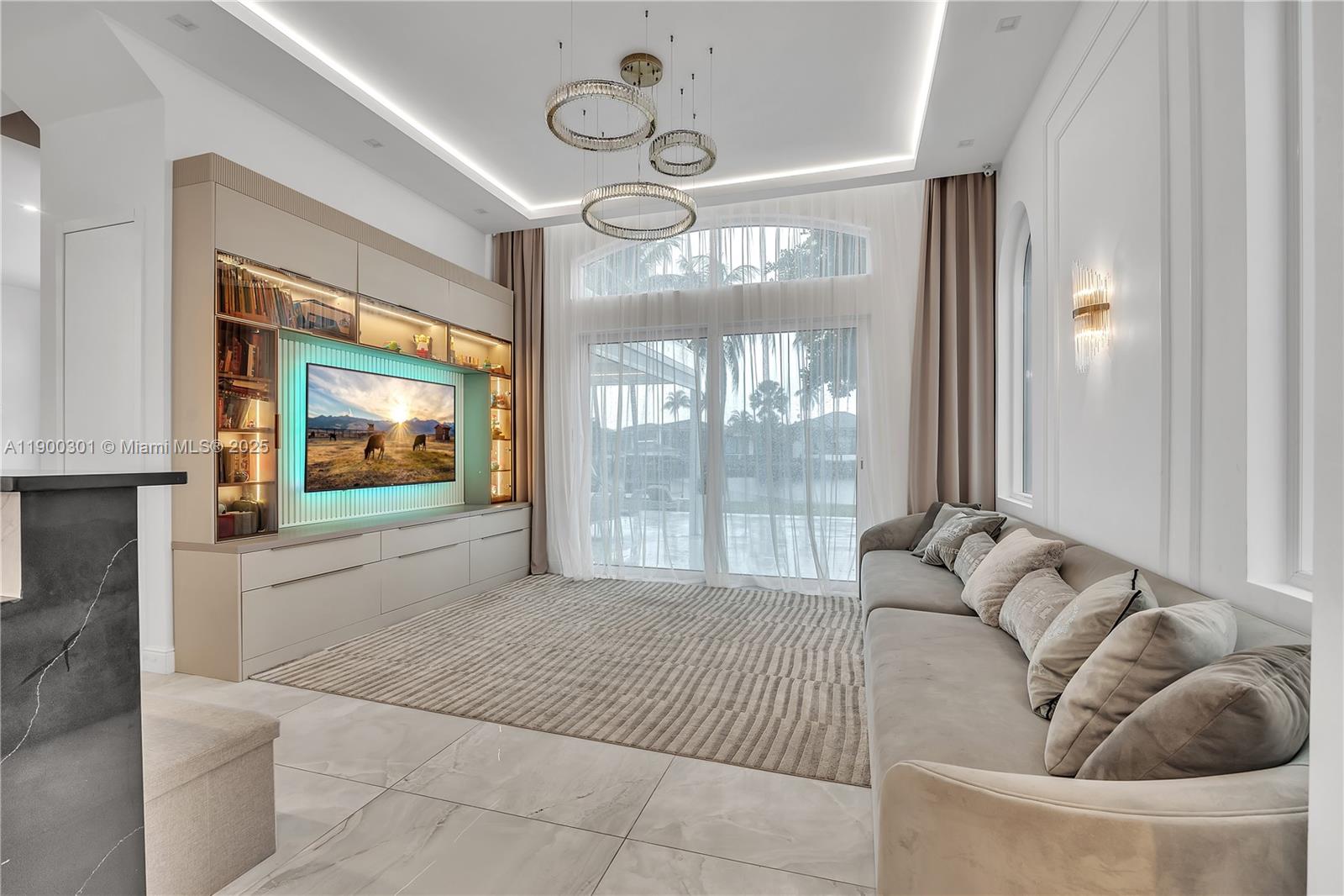 1594 Shoreline Way Hollywood, FL 33019