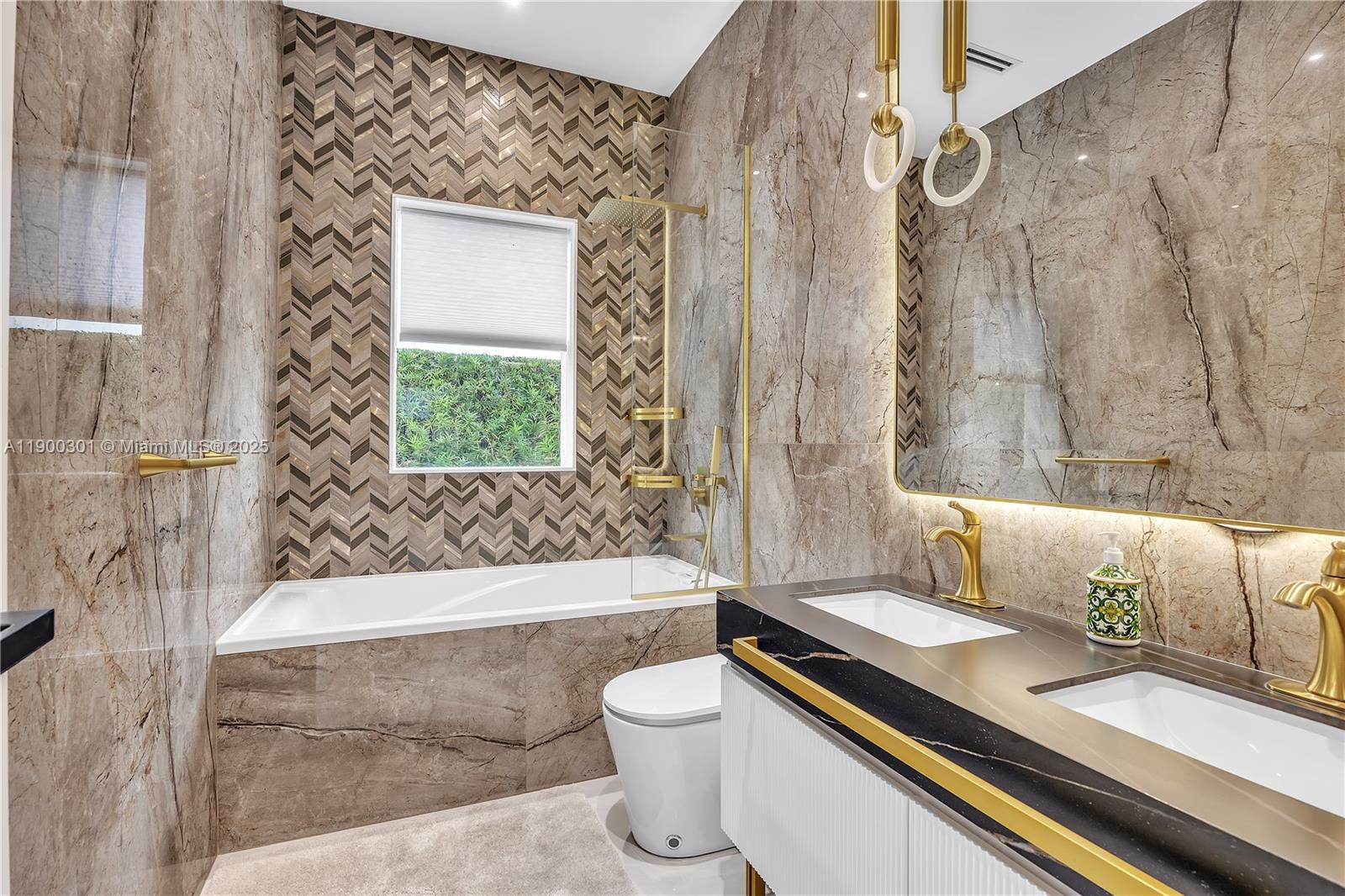 1594 Shoreline Way Hollywood, FL 33019