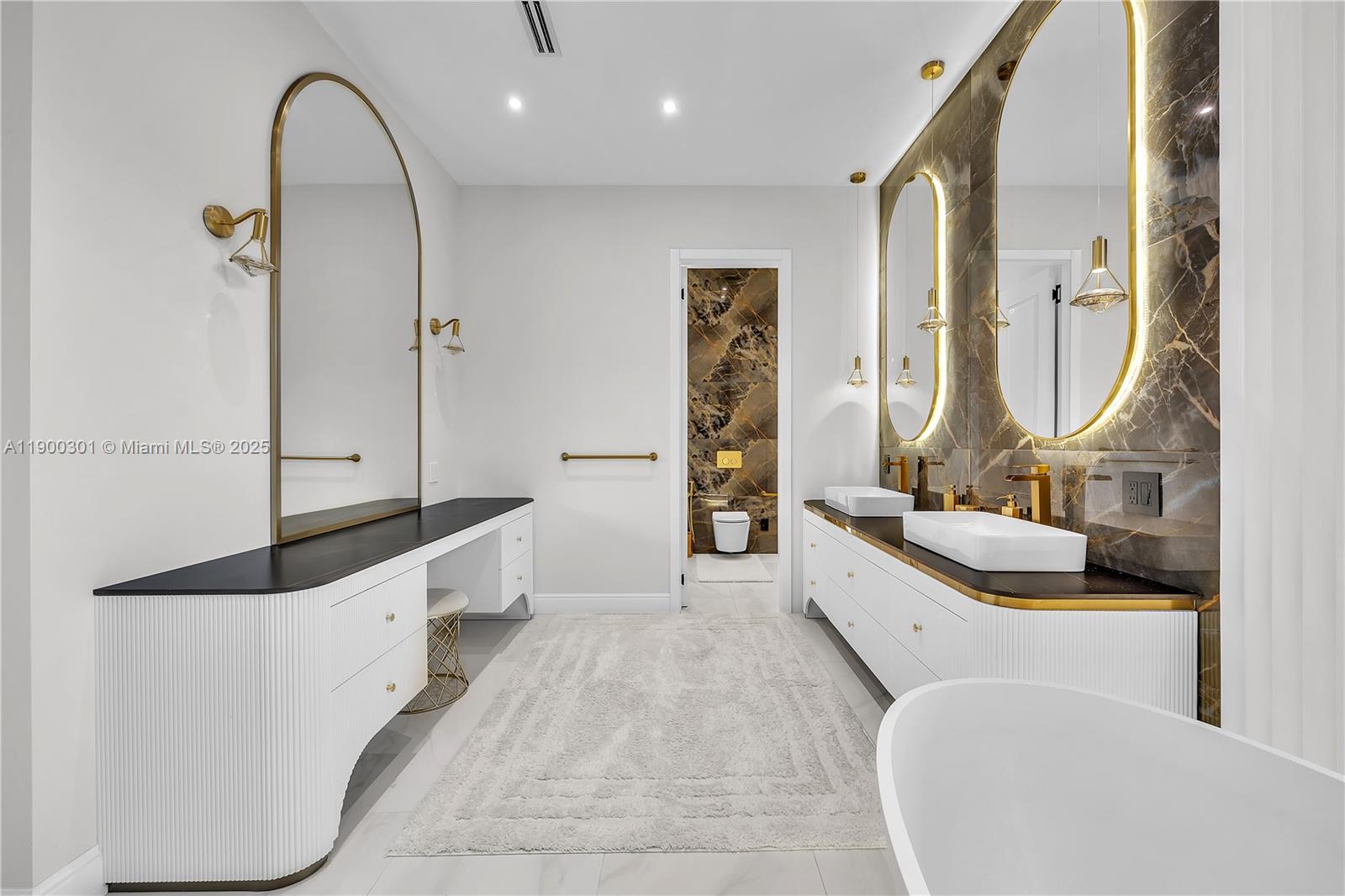 1594 Shoreline Way Hollywood, FL 33019