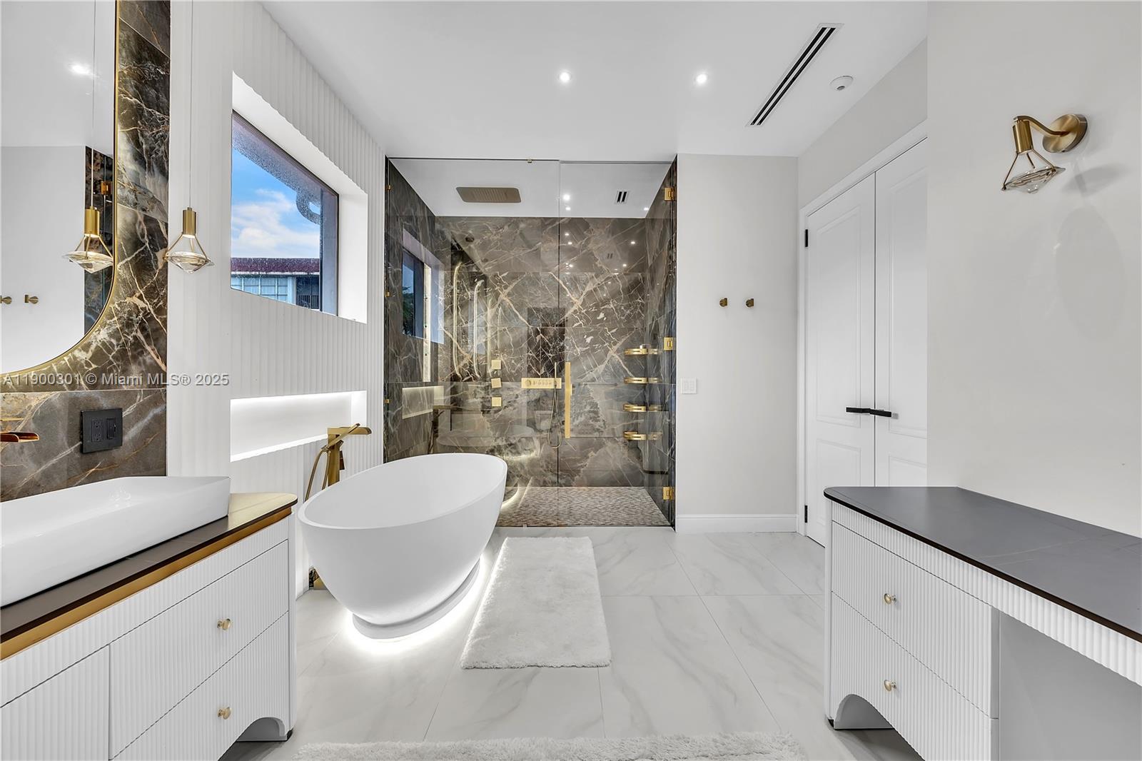 1594 Shoreline Way Hollywood, FL 33019