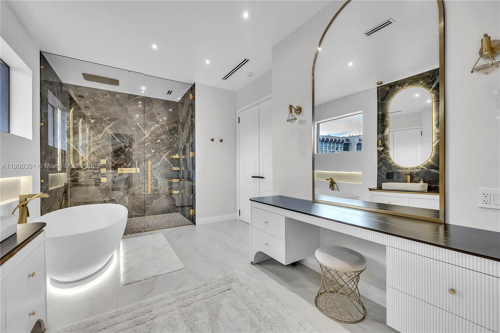 1594 Shoreline Way Hollywood, FL 33019