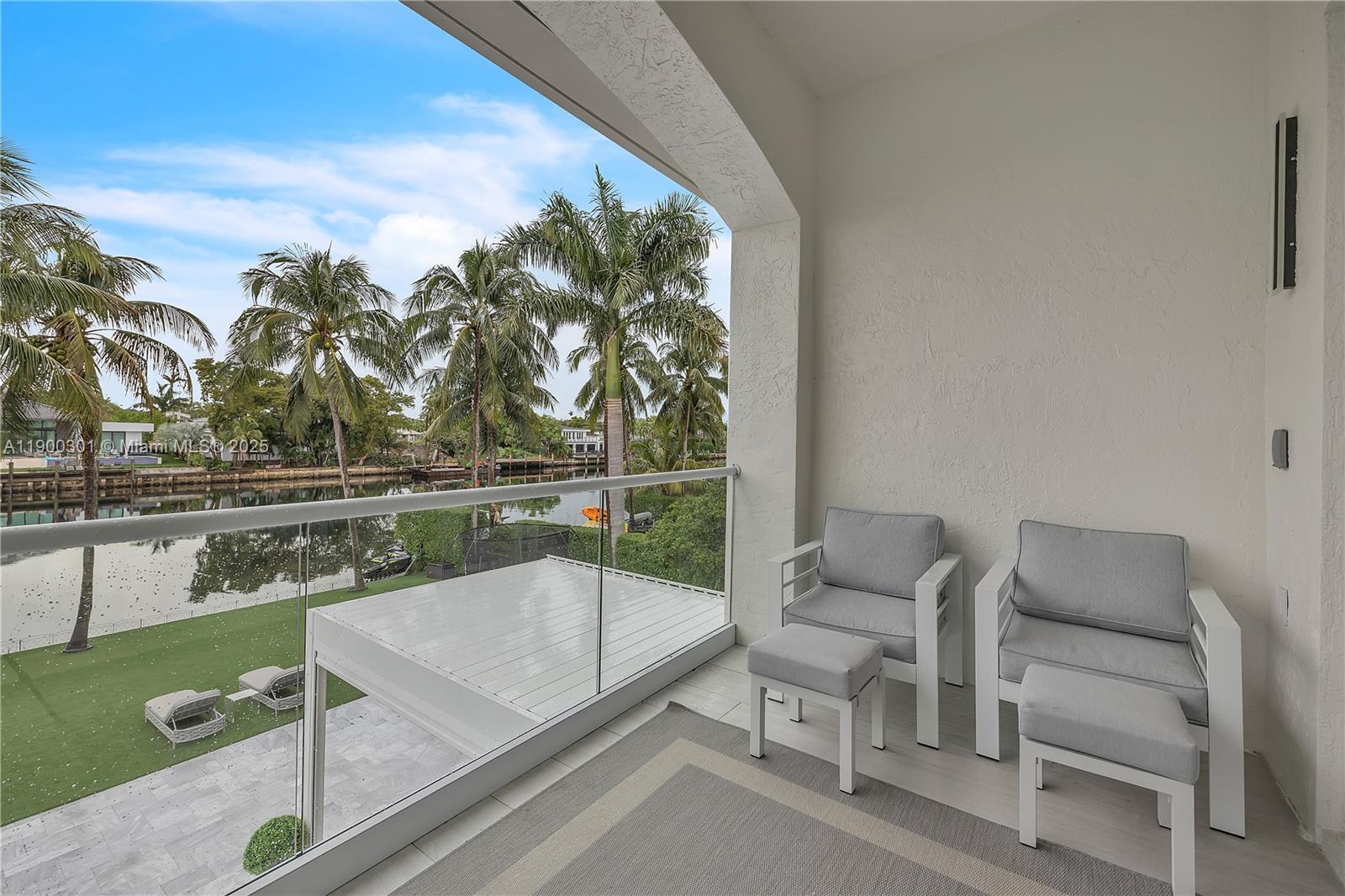 1594 Shoreline Way Hollywood, FL 33019