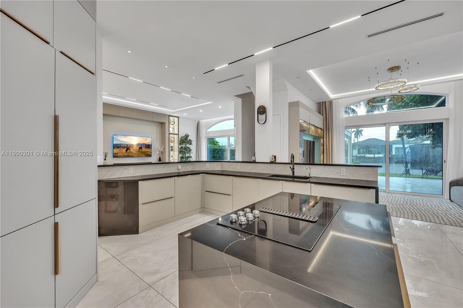 1594 Shoreline Way Hollywood, FL 33019