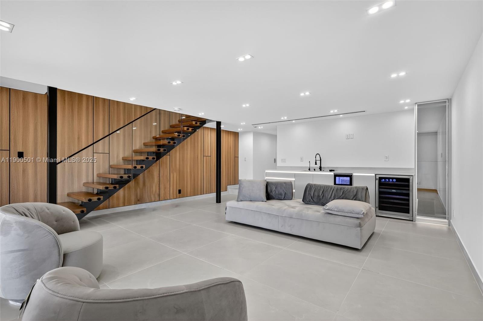 3830 NE 171st St North Miami Beach, FL 33160